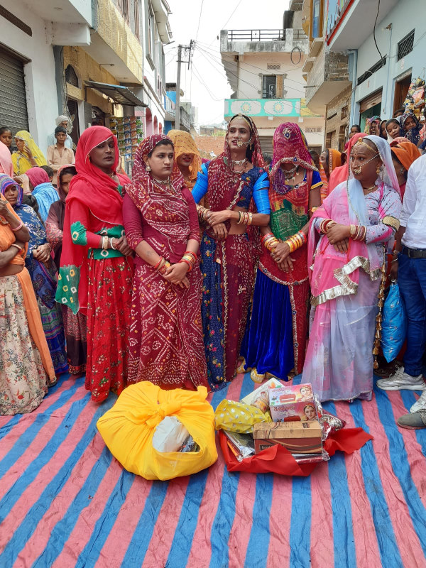 किन्नरों द्वारा मायरा भरने का यह पहला उदाहरण किन्नरों द्वारा मायरा भरने का यह पहला उदाहरण