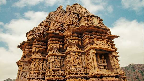  सूरज ढलने के साथ मंदिर हो जाता है वीरान