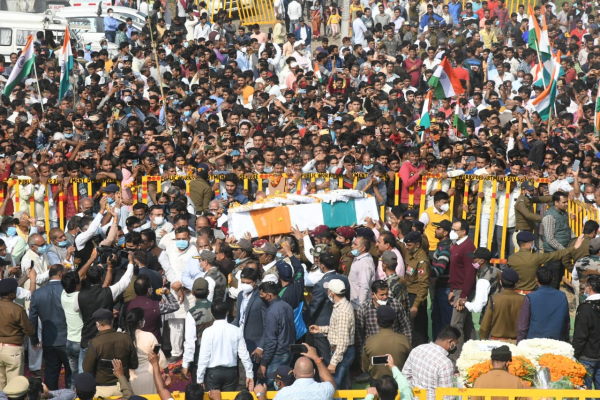पार्थिव देह भोपाल होते हुए रविवार को सीहोर पहुंची पार्थिव देह भोपाल होते हुए रविवार को सीहोर पहुंची