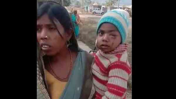 घर के बाहर ताप रहे थे अलाव