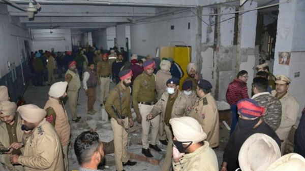 परिजनों ने टैटू देखकर शव की पहचान की