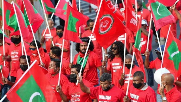 विरोध प्रदर्शन को हवा दे रहे पूर्व राष्ट्रपति और मंत्री