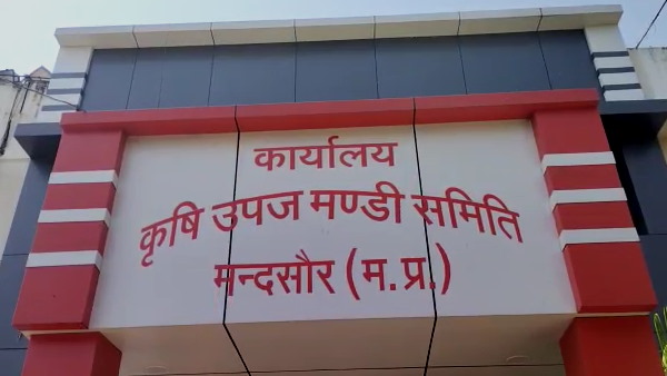 लाख रुपए भी अब नहीं मिल रहे लाख रुपए भी अब नहीं मिल रहे