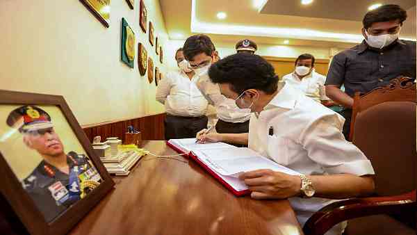 एमआई-17 हेलीकॉप्टर हादसे में हुआ सीडीएस रावत का निधन