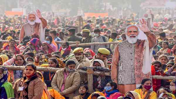 पीएम मोदी ने एक यूपी के दर्जन जिलों में की रैली पीएम मोदी ने एक यूपी के दर्जन जिलों में की रैली