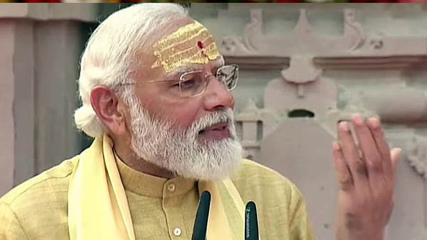 काशी में आकर पीएम दे रहे पूर्वांचल और यूपी को मैसेज