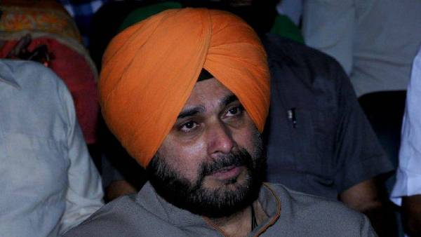 सिद्धू पर लगाम लागाने की कोशिश