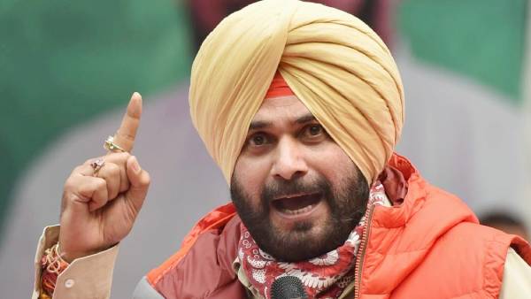 सिद्धू की आक्रामक बैटिंग सिद्धू की आक्रामक बैटिंग