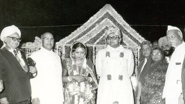 अरुण जेटली की शादी में वाजपेयी से मिली थीं इंदिरा गांधी