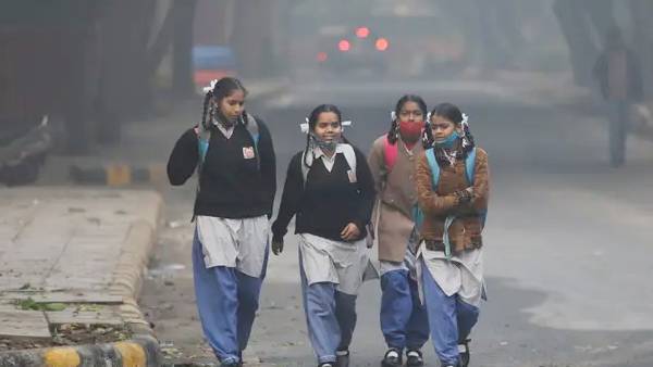 सिर्फ छात्र ही क्यों खामियाजा भुगतें? सिर्फ छात्र ही क्यों खामियाजा भुगतें?