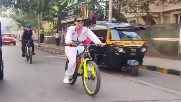  ठंडी हवा और कोहरे के बीच निया की साइकिलिंग