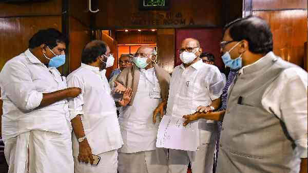 पवार ने अपने सारे पत्ते नहीं खोले हैं