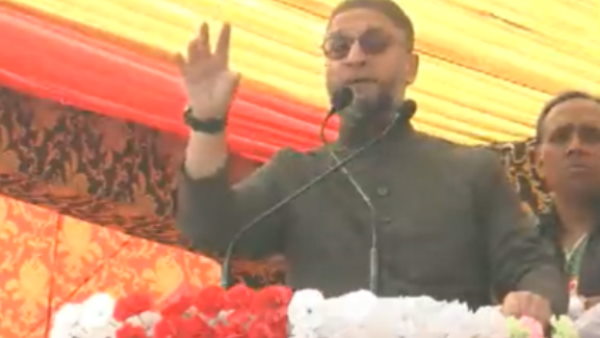 रैलियों में ओवैसी के निशाने पर अखिलेश और सपा