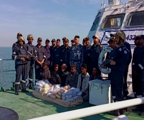 400 crores worth heroin seized from Pakistani boat, six held by ICG and ATS