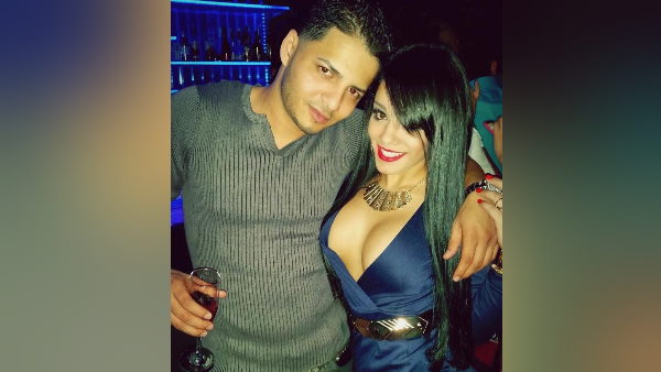 दुनियाभर में होती थी डेबी के ब्रांड की सप्लाई