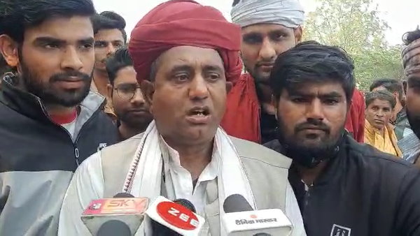 इतिहास के तथ्यों से खिलवाड़ ना किया जाए