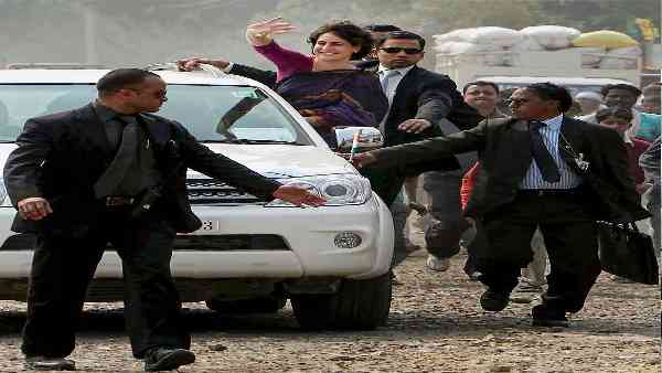 गांधी परिवार को पहले मिली हुई थी एसपीजी सुरक्षा