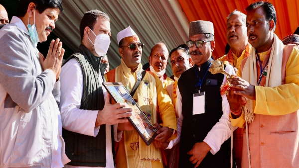 सैनिक और पुरोहितों को मंच में जगह, क्या मिलेगा आशीर्वाद