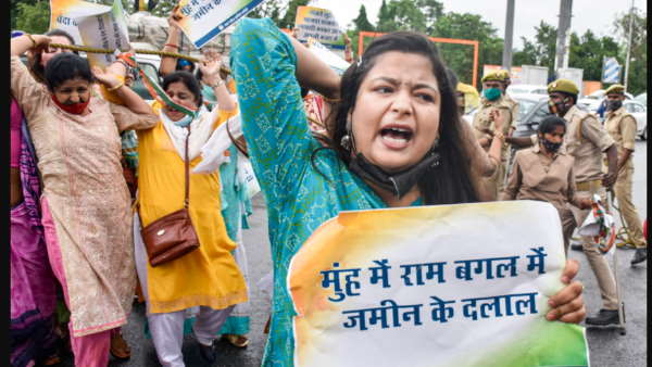 मुख्य राजस्व अधिकारी ने भी ली जमीन मुख्य राजस्व अधिकारी ने भी ली जमीन