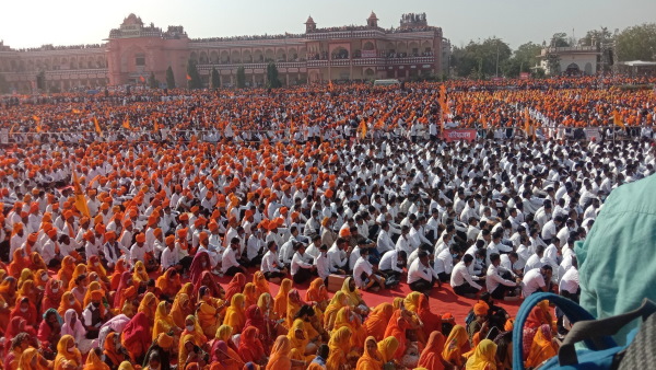 वाहनों को 12 अलग-अलग दरवाजों से प्रवेश वाहनों को 12 अलग-अलग दरवाजों से प्रवेश