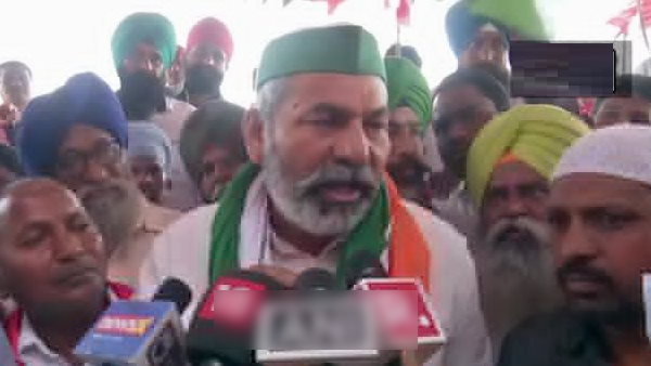 इधर, टिकैत ने कहा- हम नहीं जा रहे इधर, टिकैत ने कहा- हम नहीं जा रहे