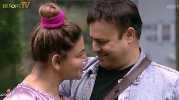 शर्माती रह गईं राखी सावंत 