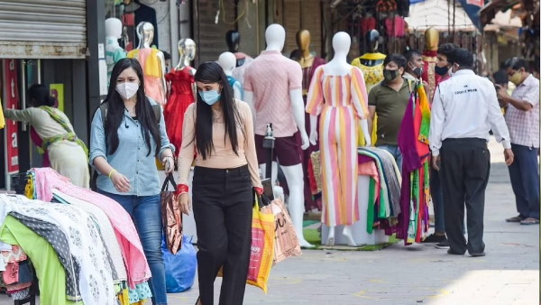 Coronavirus Odd-Even rule implemented for two days in Delhi Sarojini Market Coronavirus Odd-Even rule implemented for two days in Delhi Sarojini Market