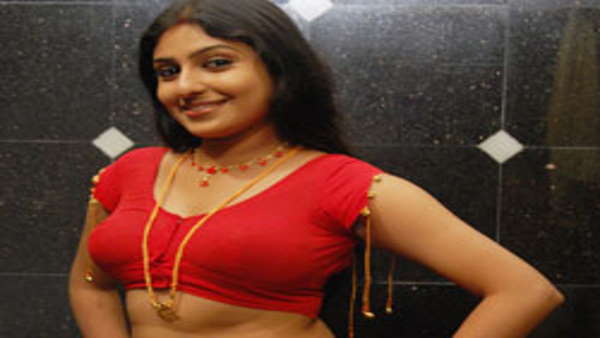 तमिल अभिनेत्री मोनिका