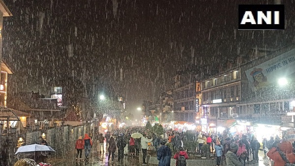 इन इलाकों में हुई बर्फबारी इन इलाकों में हुई बर्फबारी