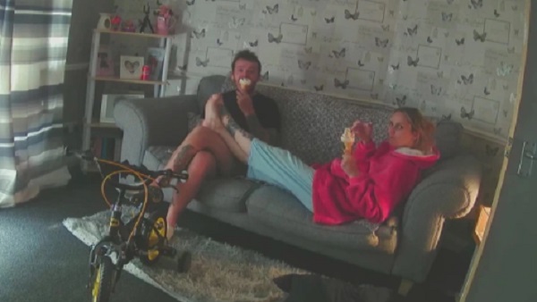 'कोई मुझे खाना नहीं खिलाता, कोई प्यार नहीं करता'