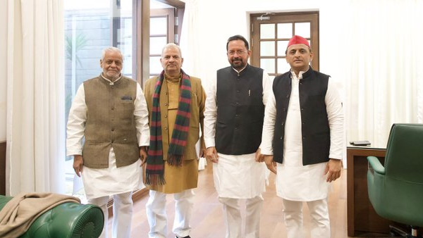 Former BJP MLA Ram Iqbal Singh joins Samajwadi Party Akhilesh Yadav Former BJP MLA Ram Iqbal Singh joins Samajwadi Party Akhilesh Yadav