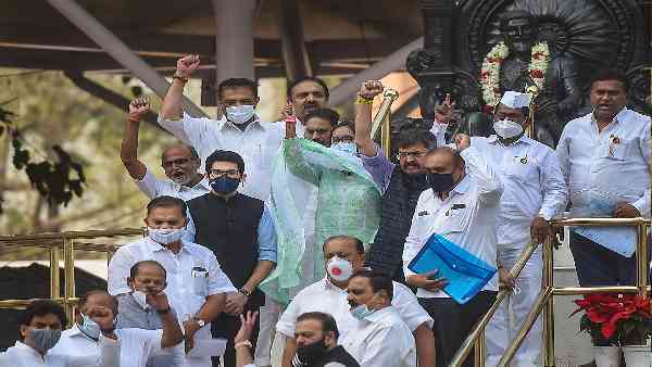 महाराष्ट्र में स्पीकर का पद कब से और क्यों खाली है?