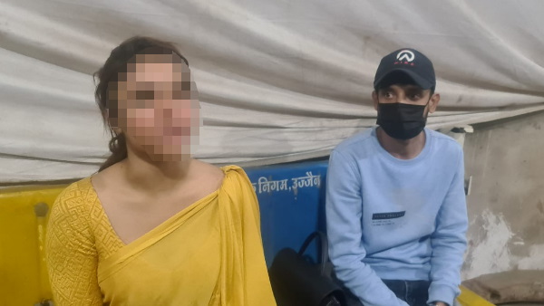 एक पर अभिषेक दूबे दूसरे पर मोहम्मद युनूस मुल्ला एक पर अभिषेक दूबे दूसरे पर मोहम्मद युनूस मुल्ला