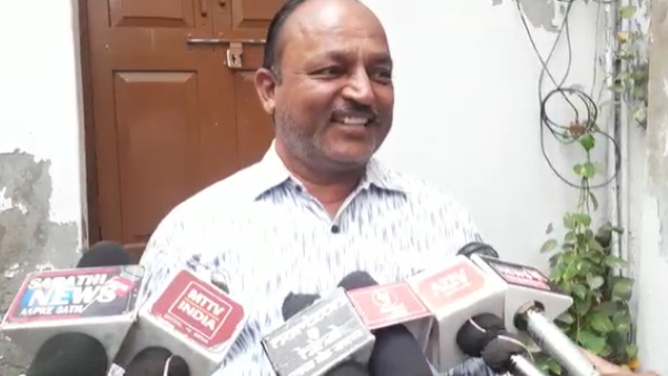 चार दिसम्बर को पराग के माता-पिता का सम्मान चार दिसम्बर को पराग के माता-पिता का सम्मान