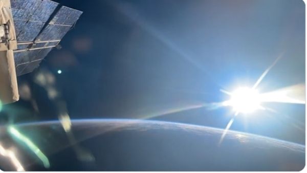 अंतरिक्ष में कैसे धूमती है पृथ्वी?