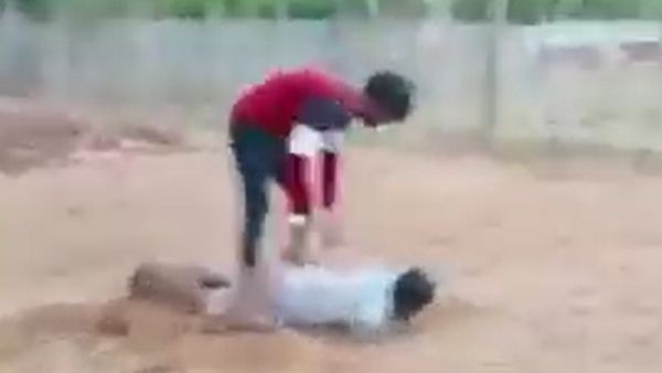 30 फीट की ऊंचाई से गिरा