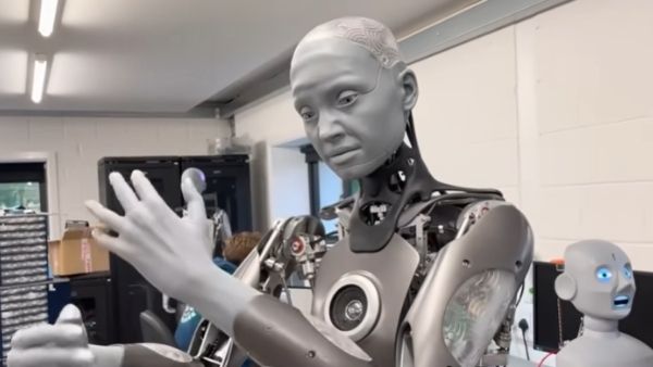 प्रतिक्रिया देने में सक्षम है रोबोट