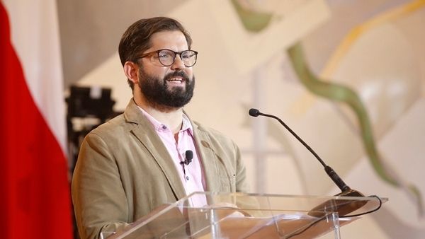 लोगों ने नए संविधान को नकारा