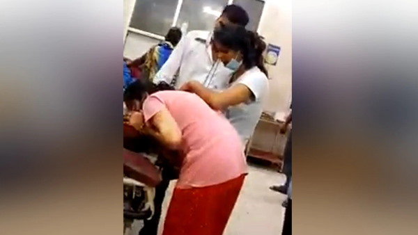 अंतिम संस्कार के लिए लगी शव की लाइनें अंतिम संस्कार के लिए लगी शव की लाइनें