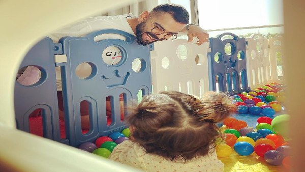 एक साल की होने जा रही वामिका