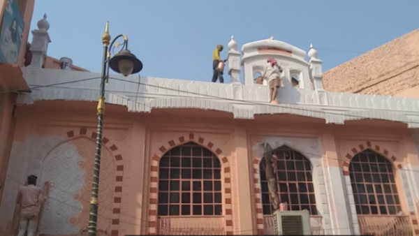 varanasi mosque color made white again after Controversy varanasi mosque color made white again after Controversy