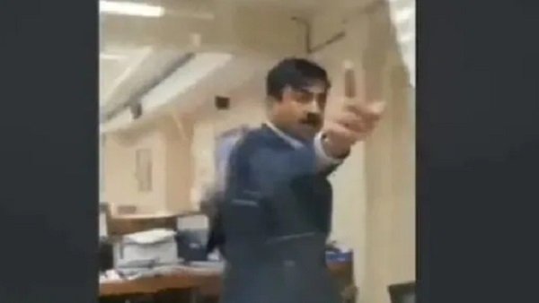 वाणिज्य दूतावास ने कहा- हम करेंगे कार्रवाई वाणिज्य दूतावास ने कहा- हम करेंगे कार्रवाई