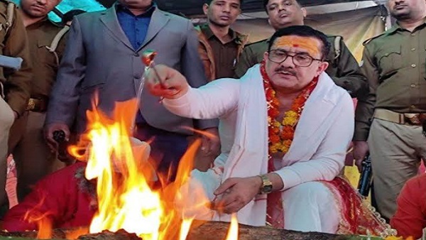 किताब 'मोहम्मद' के कवर जब लगाया अर्ध-नग्न महिला की तस्वीर