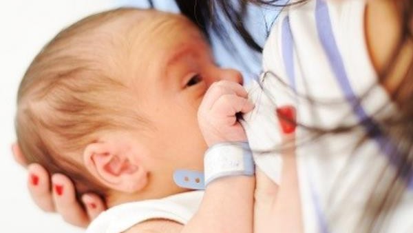 शर्ट को कर दिया था ऊपर शर्ट को कर दिया था ऊपर