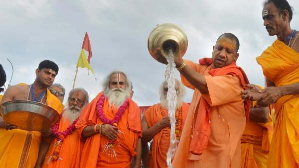 संत योगी आदित्यनाथ को मुख्यमंत्री बनाकर भाजपा ने आगे बढ़ाया हिंदुत्व का एजेंडा