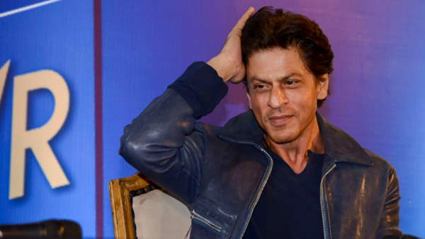 पठान की शूटिंग में बिजी हैं शाहरुख खान पठान की शूटिंग में बिजी हैं शाहरुख खान