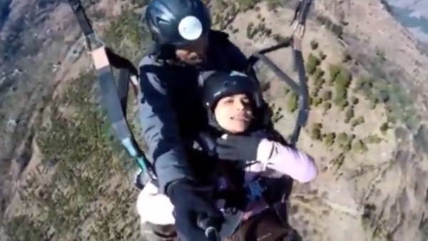 लोग बोले- ये 'मुझे लैंड करा दे' का फीमेल वर्जन