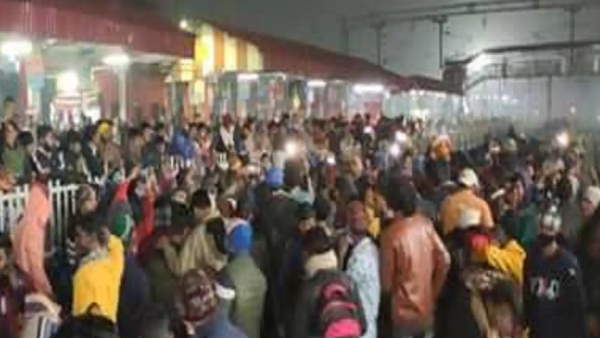 patna to aara competitive students did railway track jam patna to aara competitive students did railway track jam