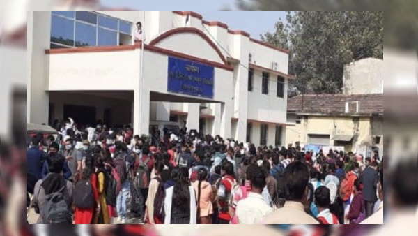 केवल 6 महीने के लिए निकाले गए हैं पद केवल 6 महीने के लिए निकाले गए हैं पद