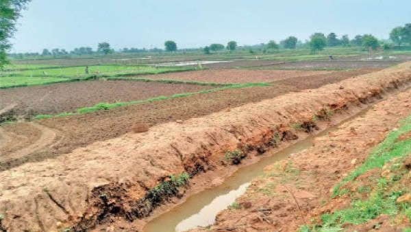 किसानों ने खुद ही बना ली थी नहर